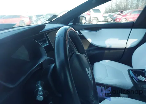 2018 Tesla Model S 100D/75D/P100D z USA, uszkodzony, nr VIN 5YJSA1E22JF277127